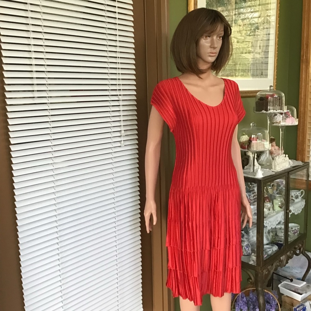 ✅Final Reduced Price✅NWT Red Pleated Cap Sleeve Dress